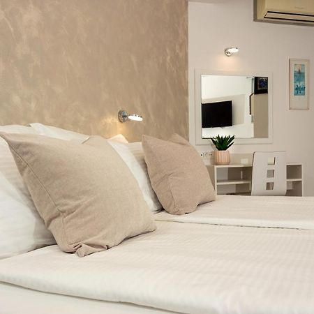 Apartments Lovret Flowers สปลิท ภายนอก รูปภาพ