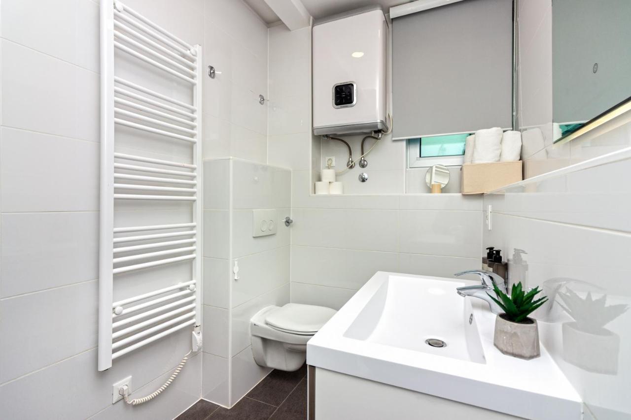 Apartments Lovret Flowers สปลิท ภายนอก รูปภาพ