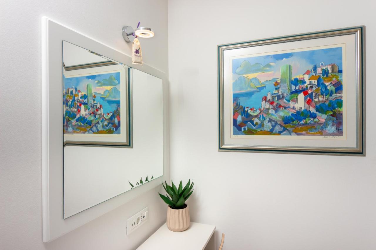 Apartments Lovret Flowers สปลิท ภายนอก รูปภาพ
