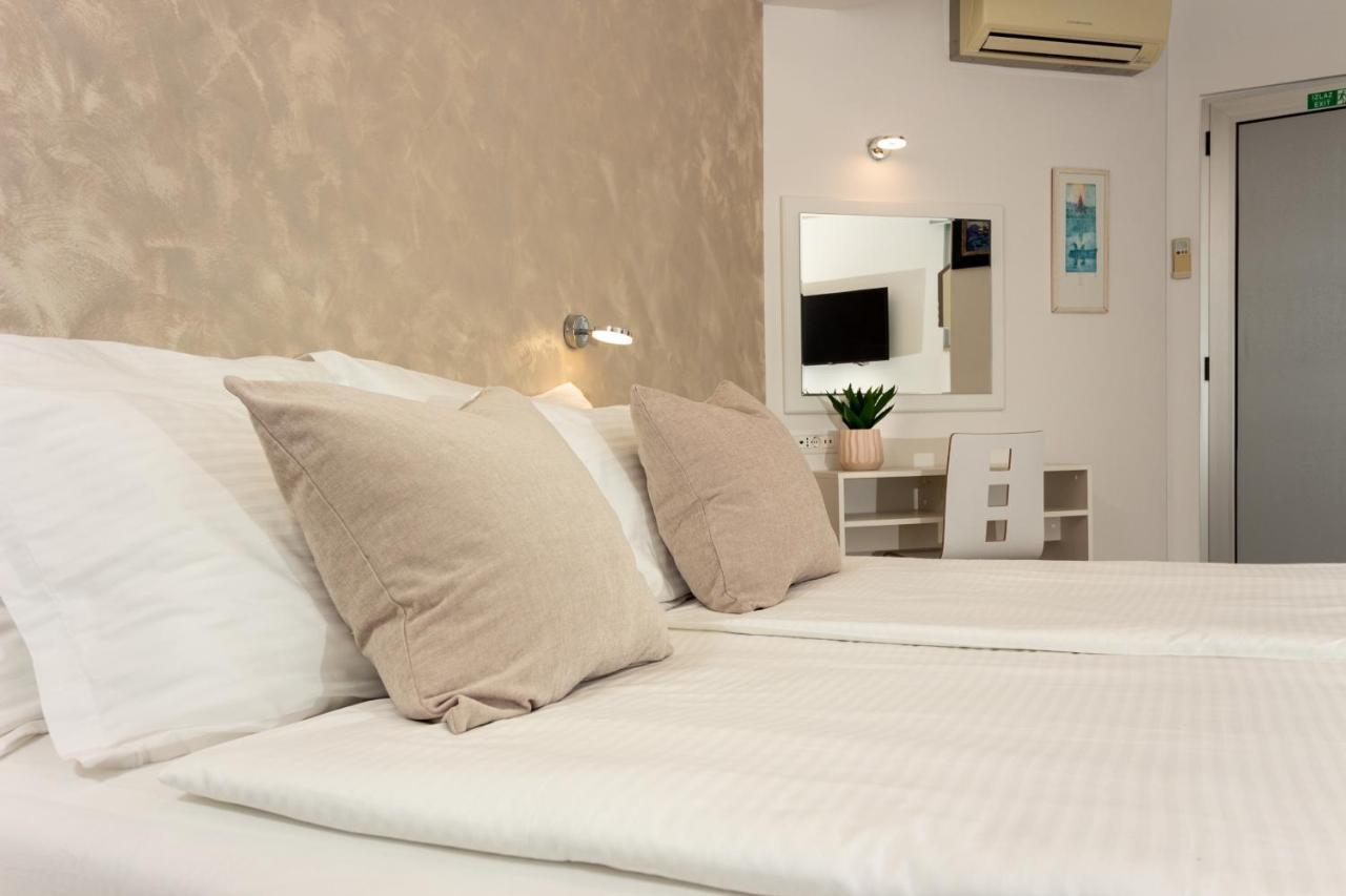 Apartments Lovret Flowers สปลิท ภายนอก รูปภาพ