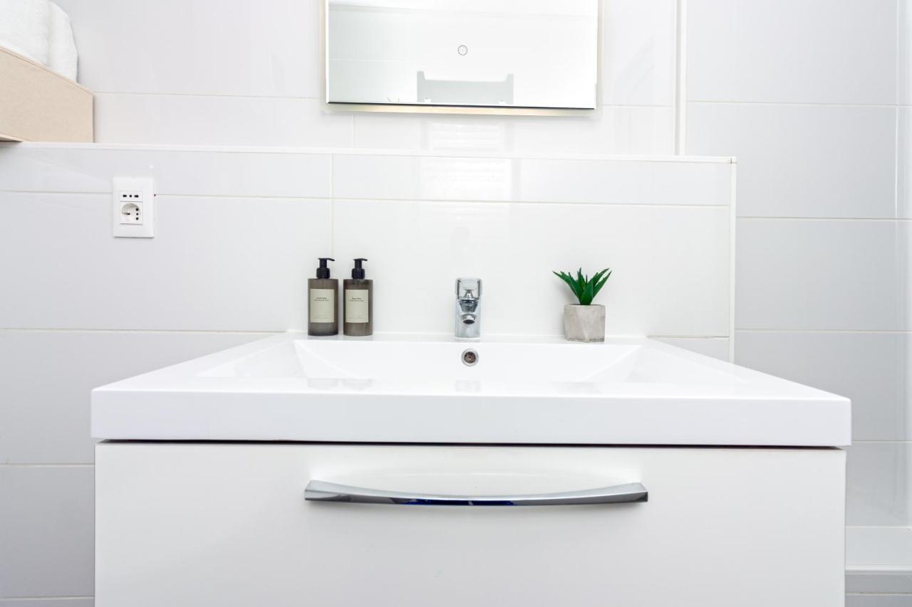 Apartments Lovret Flowers สปลิท ภายนอก รูปภาพ