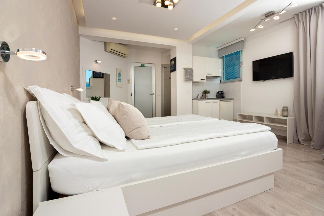 Apartments Lovret Flowers สปลิท ภายนอก รูปภาพ