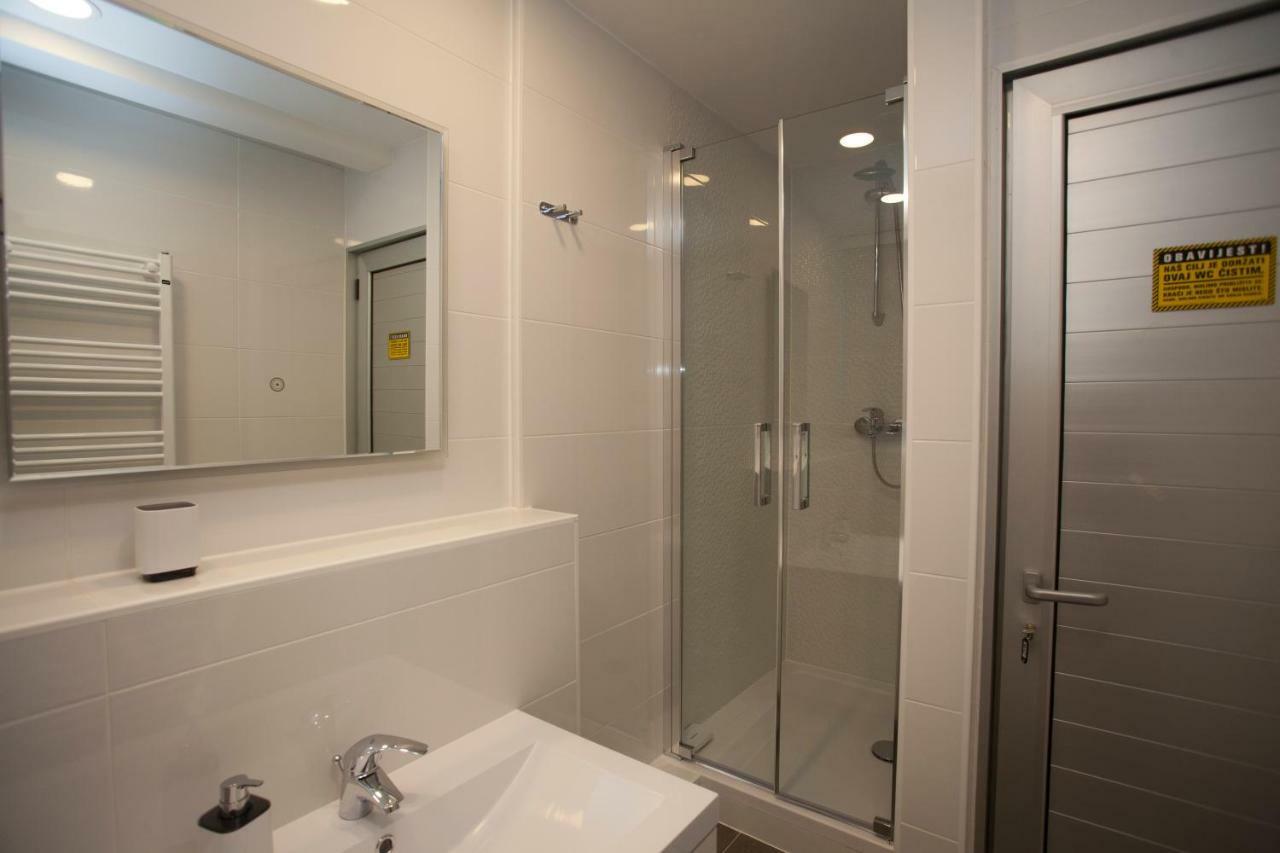 Apartments Lovret Flowers สปลิท ภายนอก รูปภาพ
