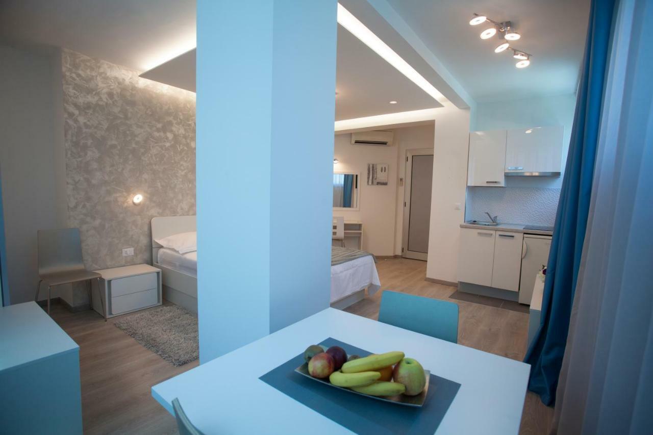Apartments Lovret Flowers สปลิท ภายนอก รูปภาพ