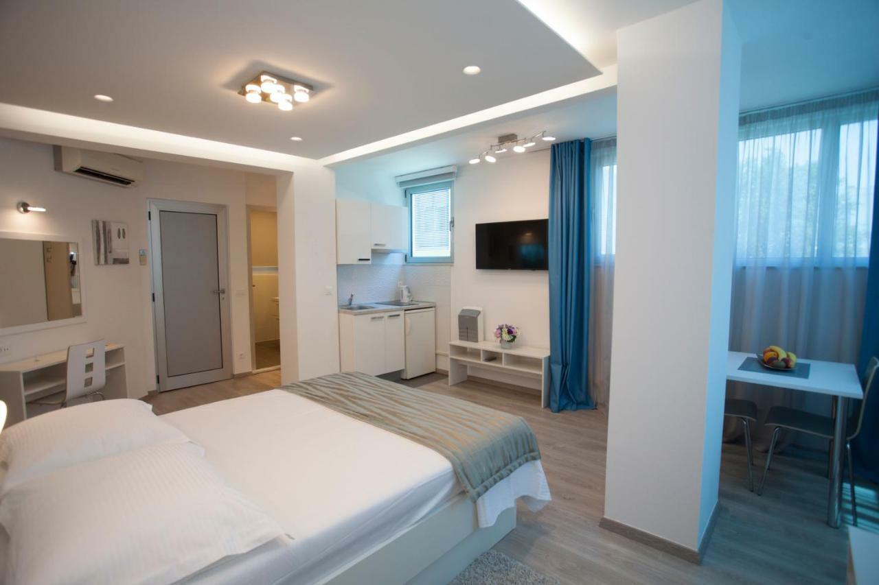 Apartments Lovret Flowers สปลิท ภายนอก รูปภาพ