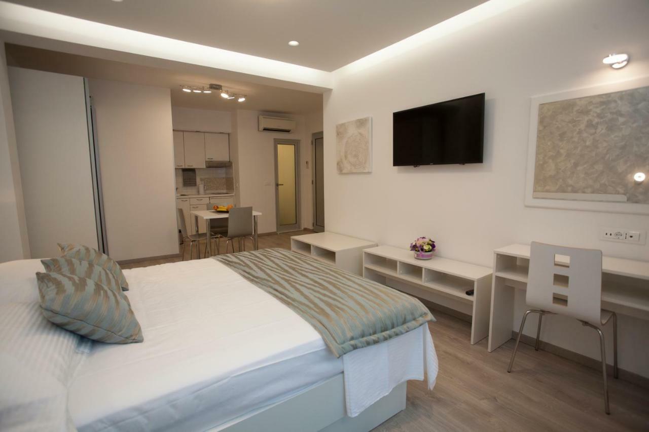 Apartments Lovret Flowers สปลิท ภายนอก รูปภาพ