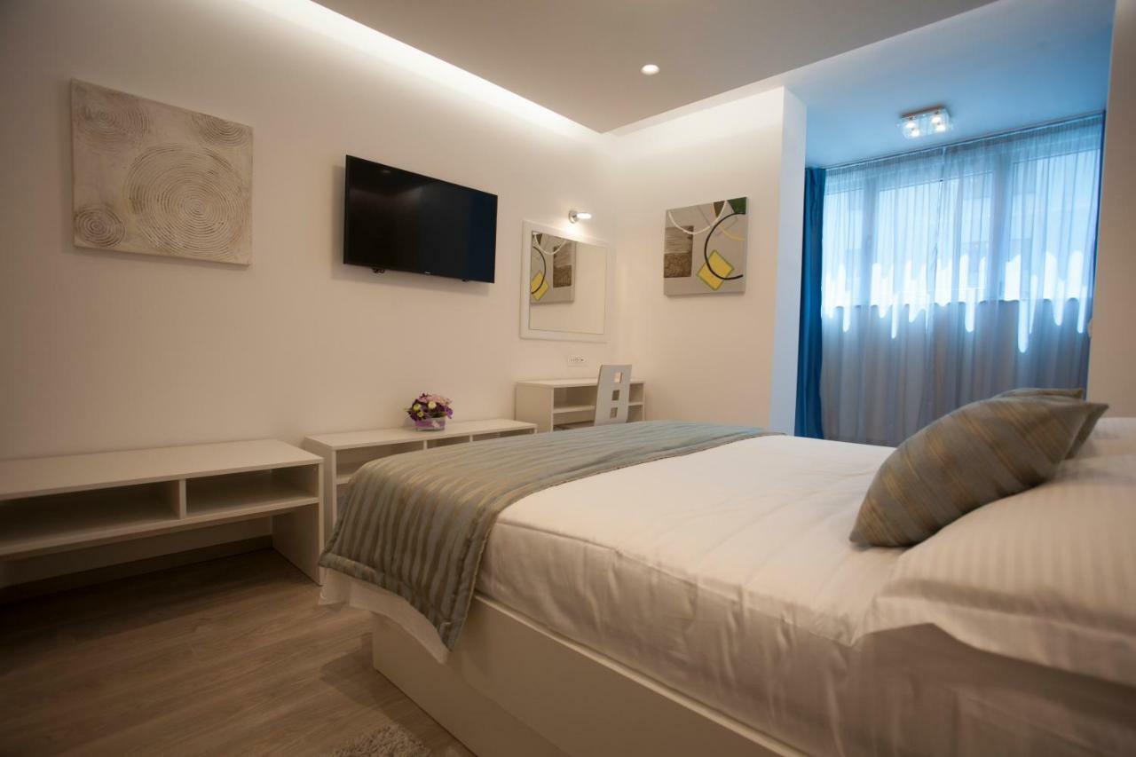 Apartments Lovret Flowers สปลิท ภายนอก รูปภาพ