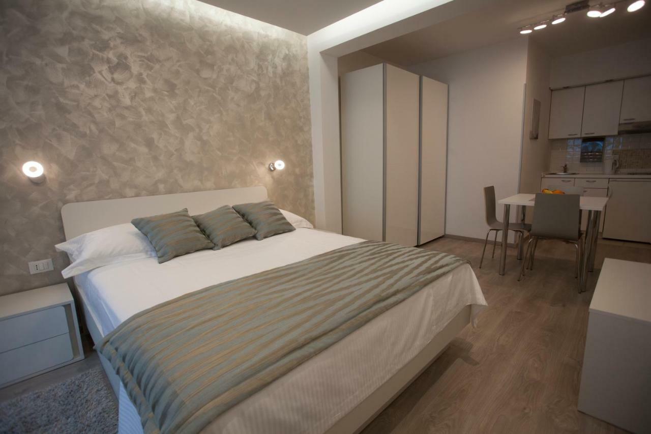 Apartments Lovret Flowers สปลิท ภายนอก รูปภาพ