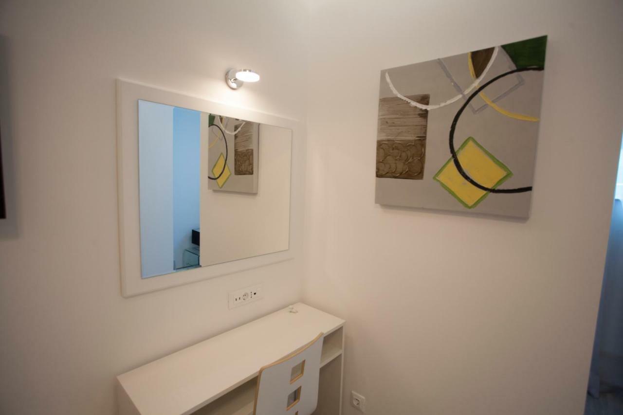 Apartments Lovret Flowers สปลิท ภายนอก รูปภาพ