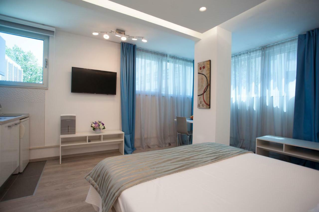 Apartments Lovret Flowers สปลิท ภายนอก รูปภาพ