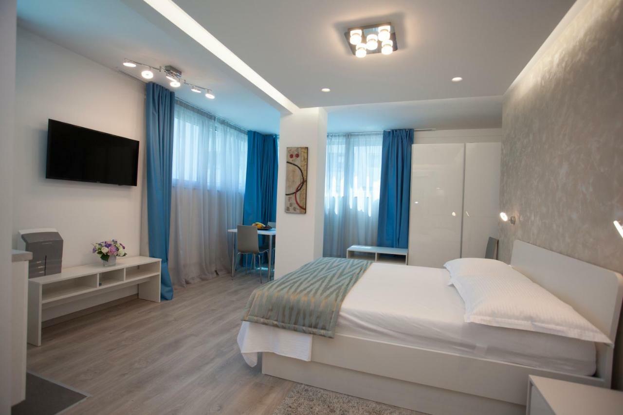 Apartments Lovret Flowers สปลิท ภายนอก รูปภาพ