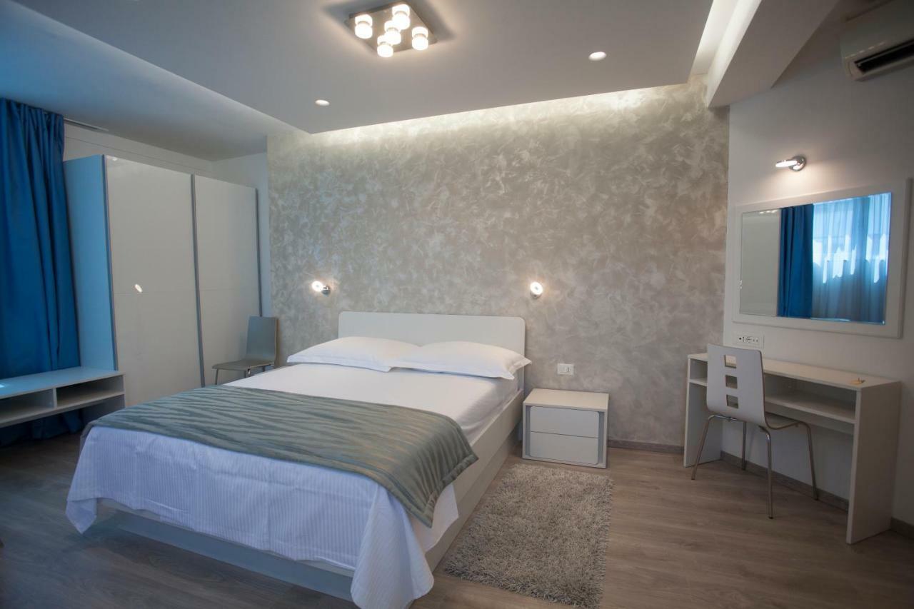 Apartments Lovret Flowers สปลิท ภายนอก รูปภาพ