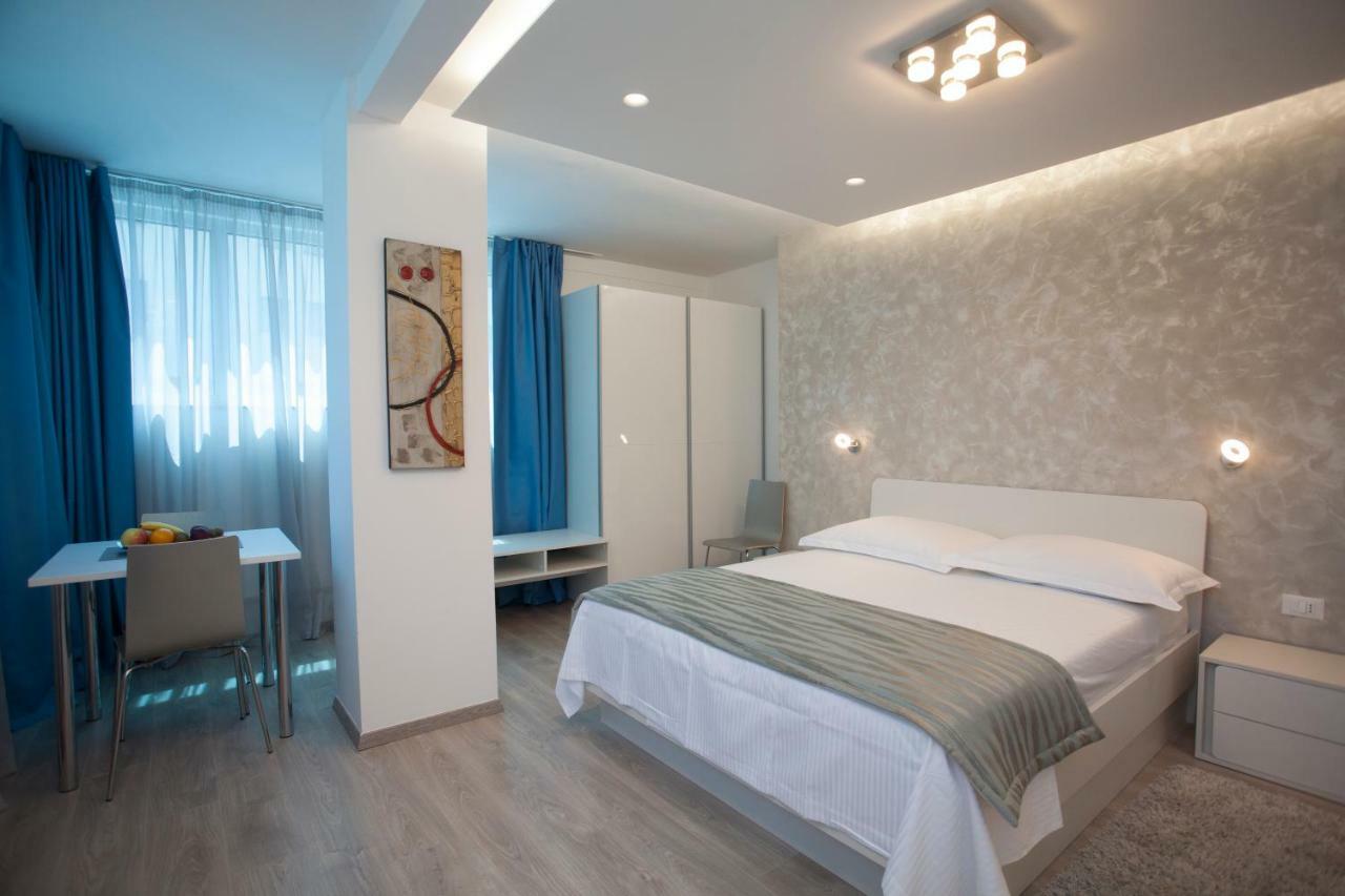 Apartments Lovret Flowers สปลิท ภายนอก รูปภาพ